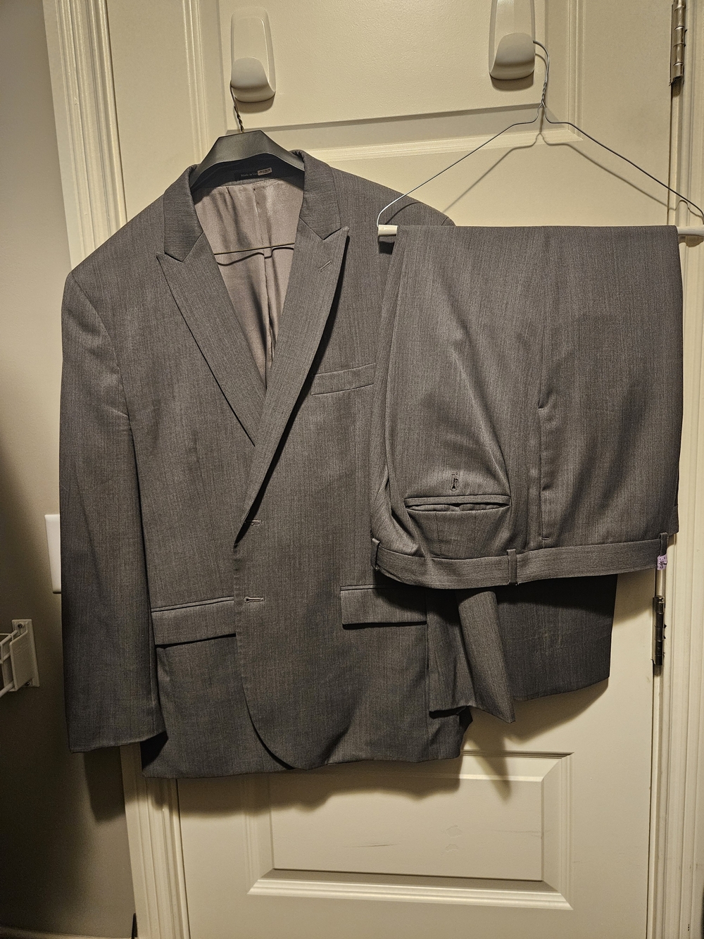 Gray Men's Three-Piece Suit - Classic Formal Blazer, Vest & Trousers